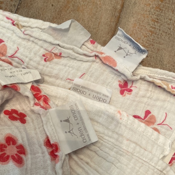 💕🤍Baby girl swaddle blanket bundle 💕🤍 - Picture 5 of 5